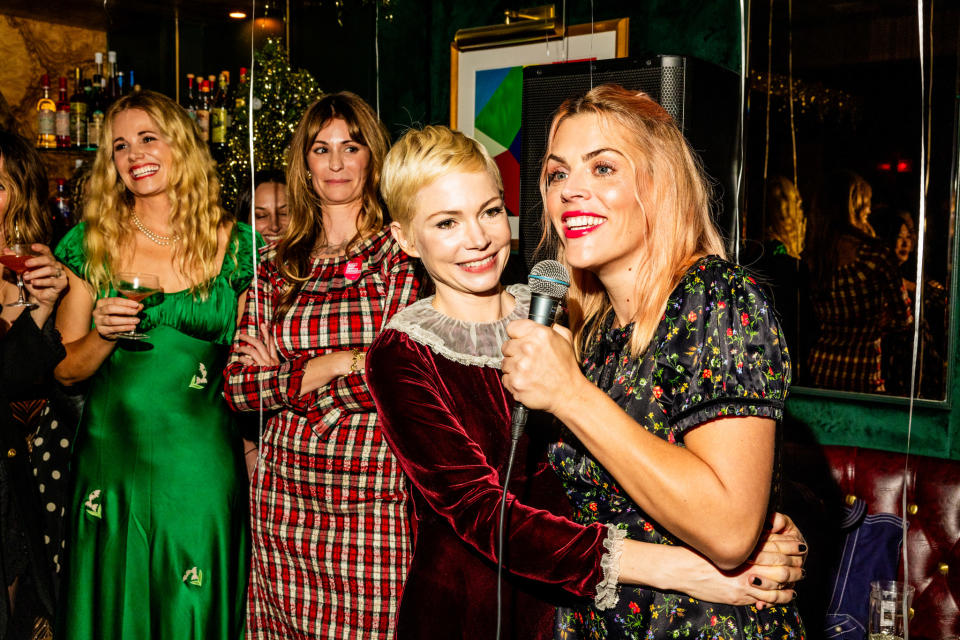 Margaret Kleveland, Michelle Williams, Katherine Kleveland, and Busy Philipps