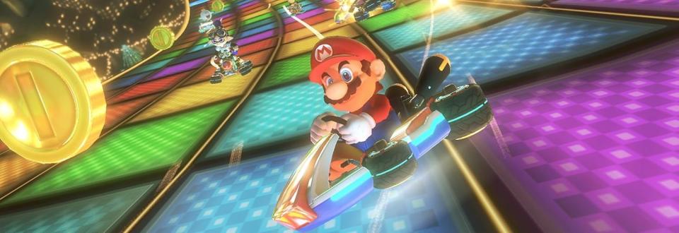 Mario corriendo en una pista de neón en Mario Kart.