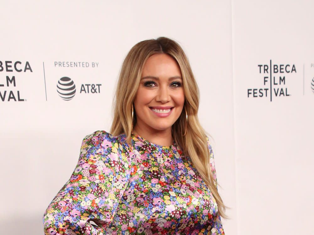 Hilary Duff bei einer Gala in New York. Die Schauspielerin litt als Teenager an einer schweren Essstörung (Bild: Ron Adar/Shutterstock.com)