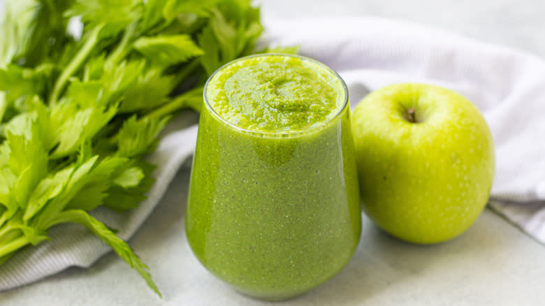 Green smoothie, celery leaves, apple