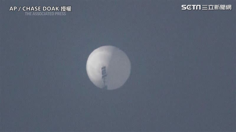 中國偵察氣球4日遭到美軍擊落。（圖／AP／CHASE DOAK授權）