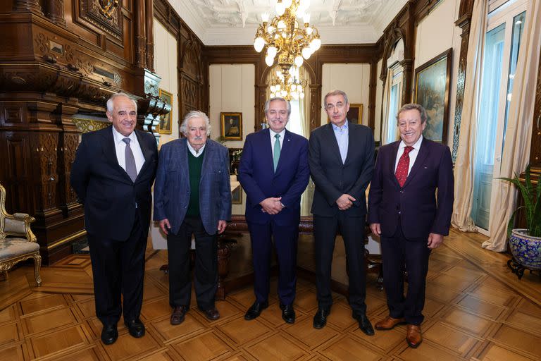 Alberto Fernández se reunió con los ex presidentes Rodríguez Zapatero, Mujica, Cerezo y Samper