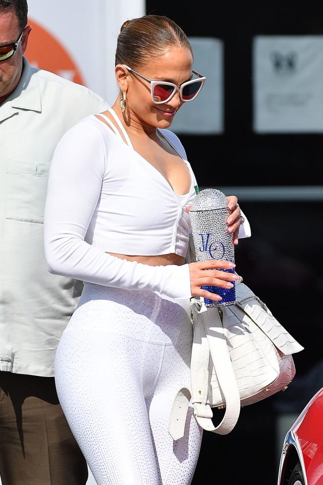 Jennifer Lopez looks incredible in white leggings as she heads to the gym  on Boxing Day – The Sun