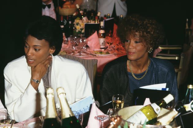 Robyn Crawford (left) and Whitney Houston in 1988. (Photo: Dave Hogan via Getty Images)