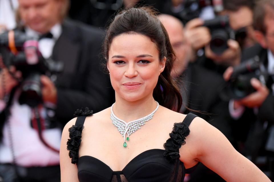 Michelle Rodriguez (44) spielt gerne "knallharte" Frauen. Sie verriet nun, worauf sie bei Männern Wert legt und in welchen Verhältnissen sie aufwuchs: Es war nicht alles heile Welt ... (Bild: Emma McIntyre/Getty Images)