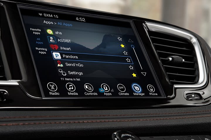 2017 Chrysler Pacifica infotainment system photo