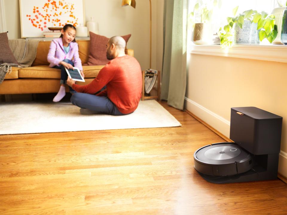 <p>iRobot Roomba j7+</p>
