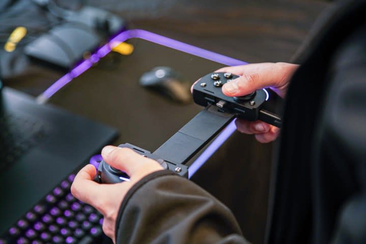 Someone holding the Razer Kishi Ultra controller.