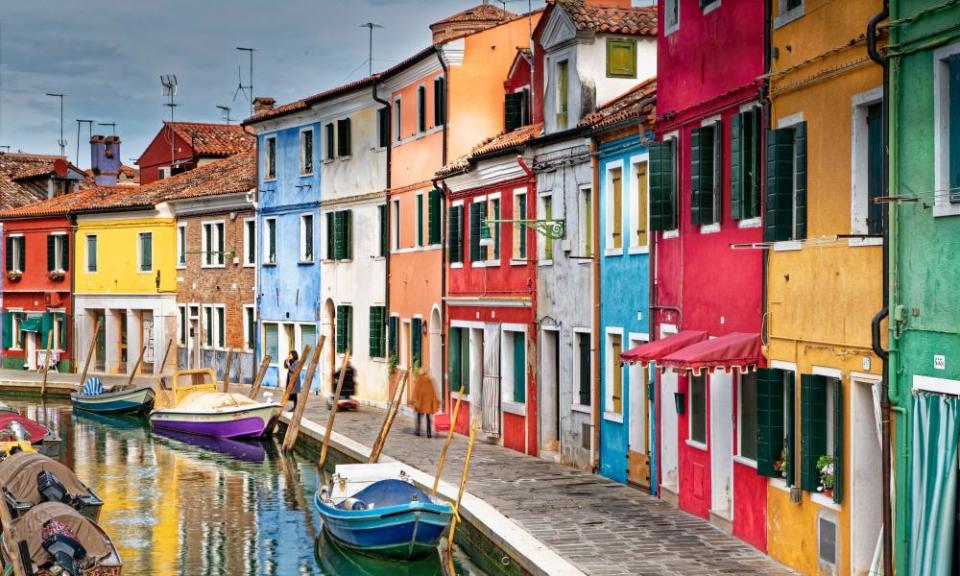 Bright coloured houses next to the canal