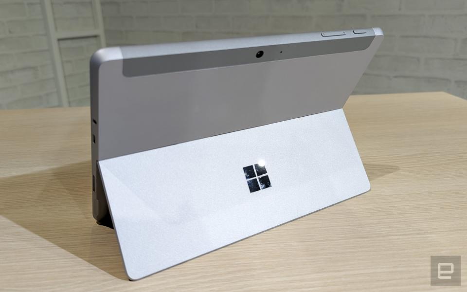 <p>Surface Go 3</p>
