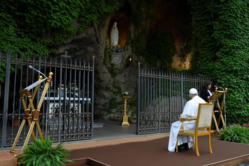 Pope Francis leads Holy Rosary prayer in Vatican gardens