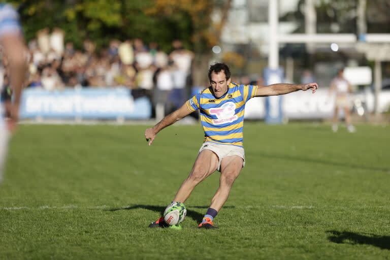 Esta vez no alcanzaron las patadas de Santiago Fernández a los palos; su equipo consiguió un try, pero perdió contra un adversario que no logró ninguno.