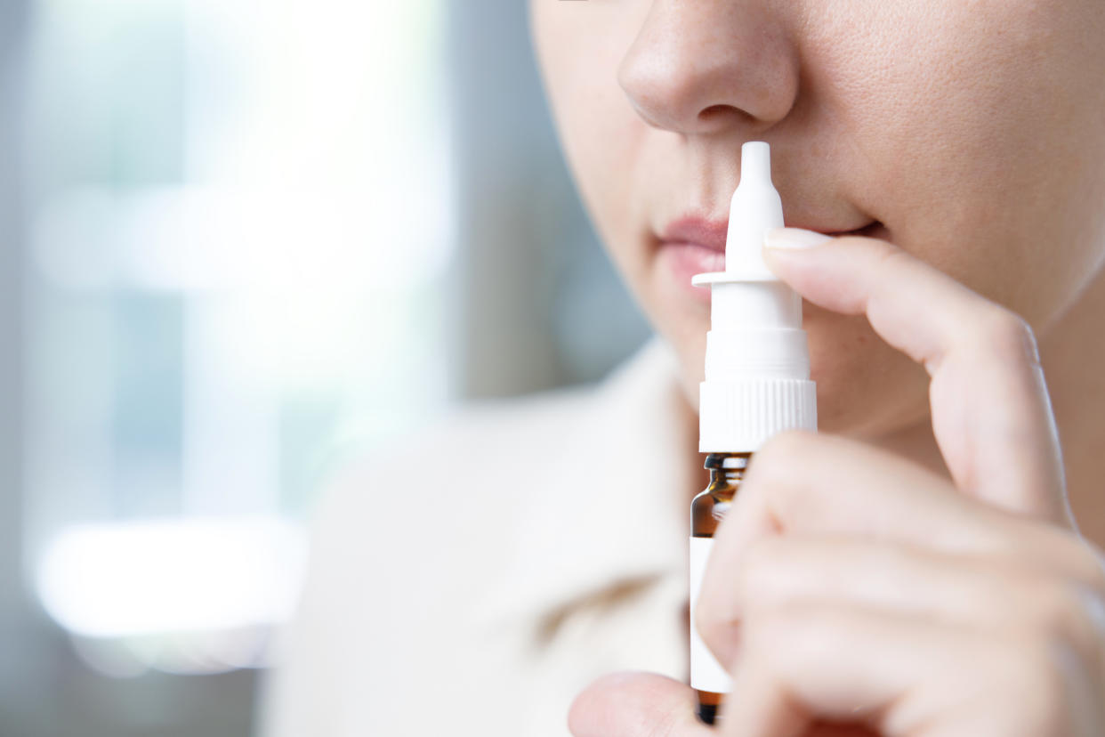 Nasenspray richtig benutzen - es ist gar nicht so einfach. (Bild: Getty).