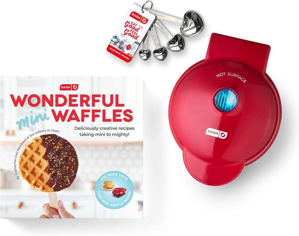 Dash Mini Waffle Maker Gift Set