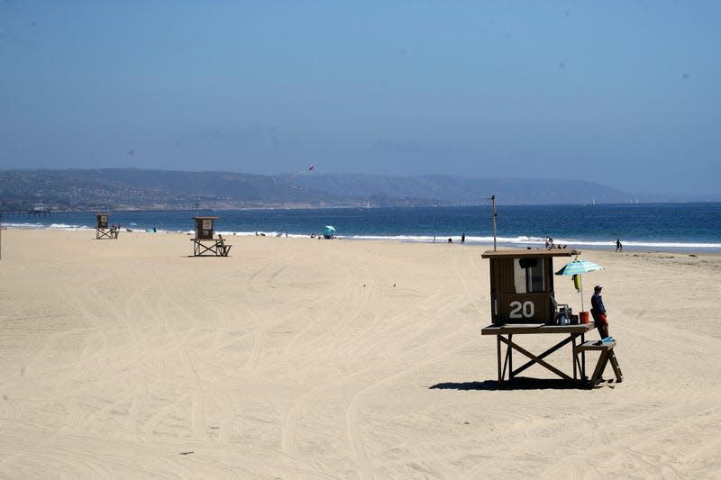 The mostly empty Newport Beach in California. - Image: Marcio Jose Sanchez (AP)