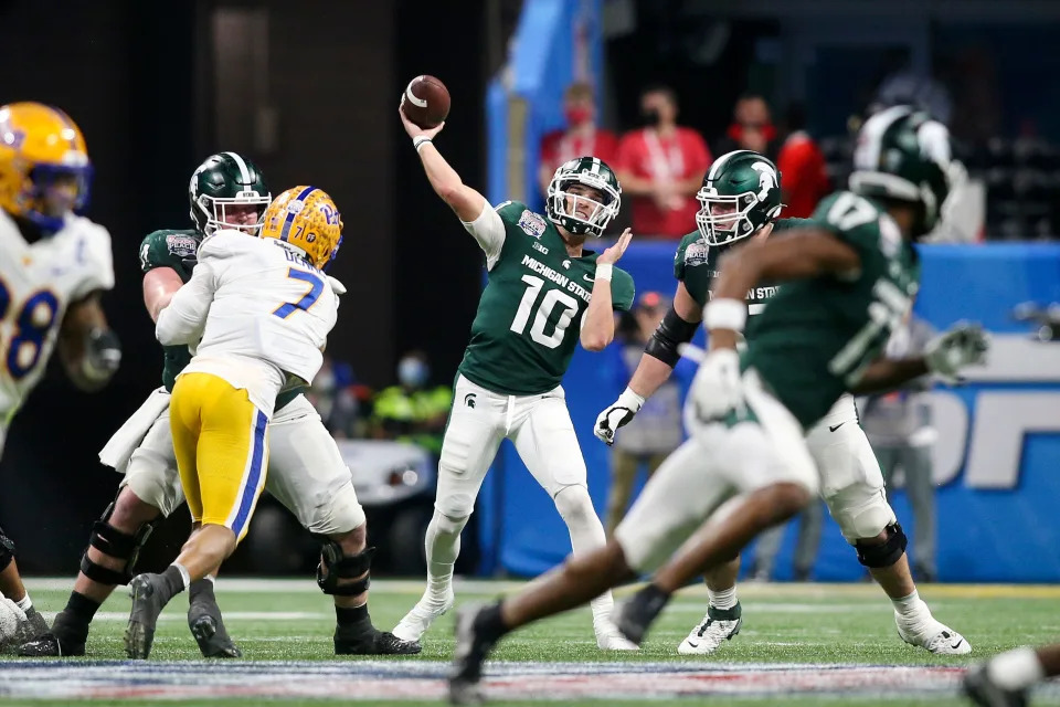 Dec 30, 2021; Atlanta, GA, USA; Michigan State Spartans quarterback Payton Thorne (10) throws a pass against the Pittsburgh Panthers in the second quarter during the 2021 Peach Bowl at Mercedes-Benz Stadium.
