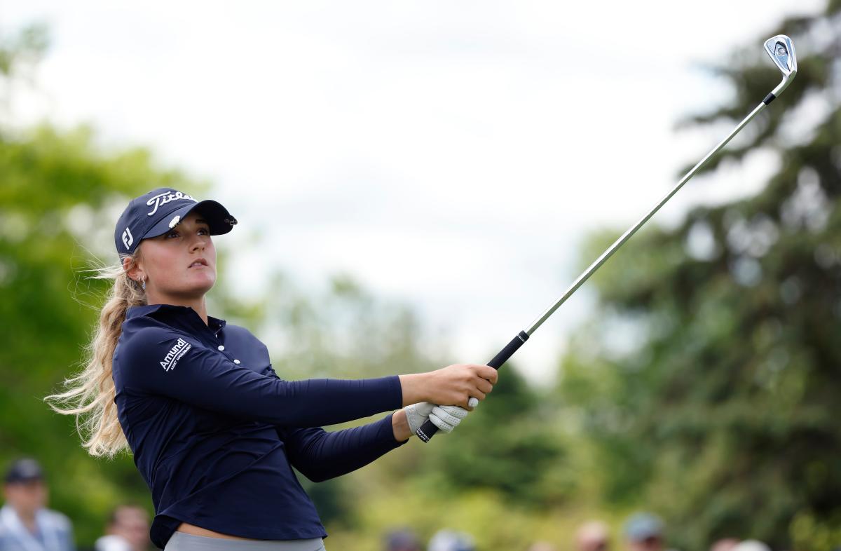 16-year-old Ohio native Gianna Clemente is living the LPGA dream with dad as caddie at Kroger