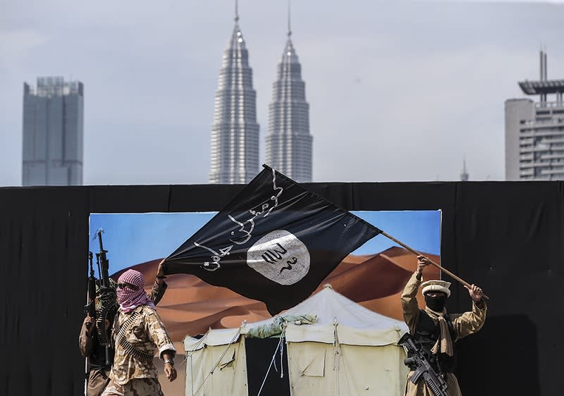 Members of The Royal Malaysian Police take part in a demonstration showing a mock terrorist attack during the 211th National Day celebration at Pulapol in Kuala Lumpur March 25, 2018. — Picture by Azneal Ishak