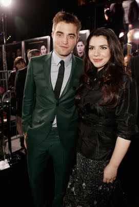 In fact, Pattinson even criticized the author of the books that the movies were based on, Stephenie Meyer, and claimed that the stories were actually her “sexual fantasy” that he was “uncomfortable” to read.