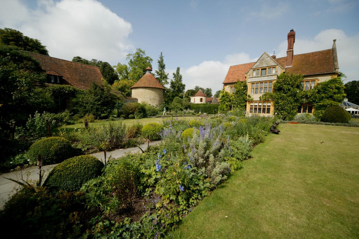 The style at Belmond Le Manoir is a happy marriage between stately Oxfordshire and eccentric French fancy.