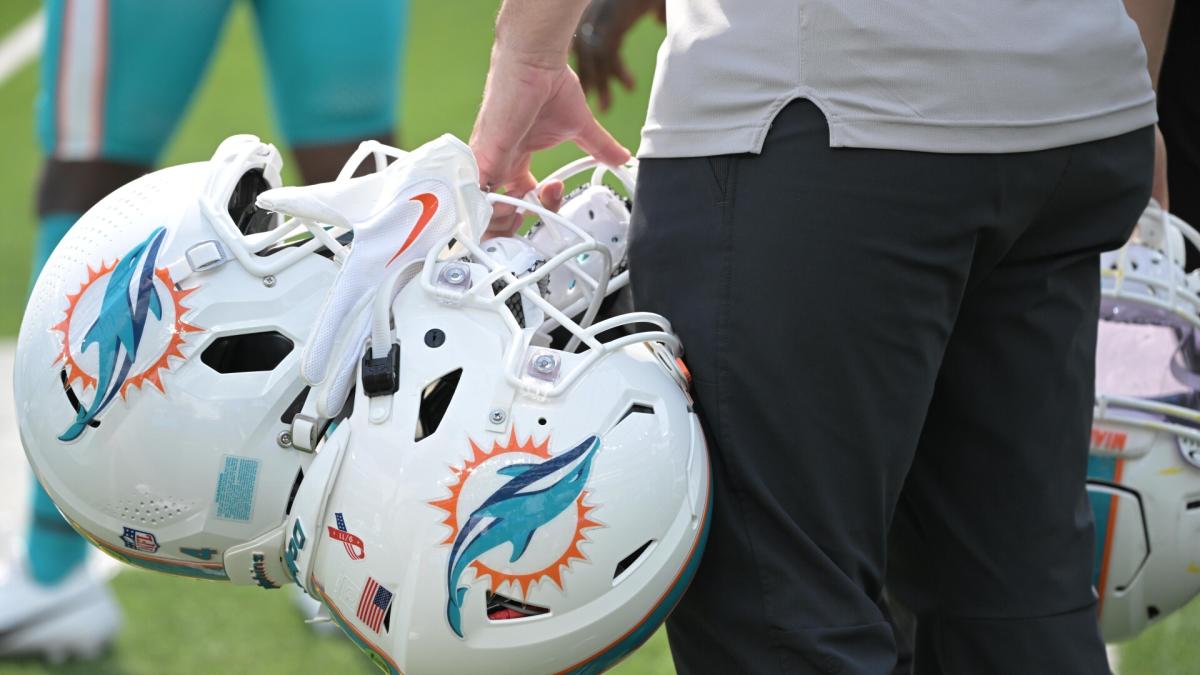 Dolphins promote LB Quinton Bell and OT Ryan Hayes for Monday’s game