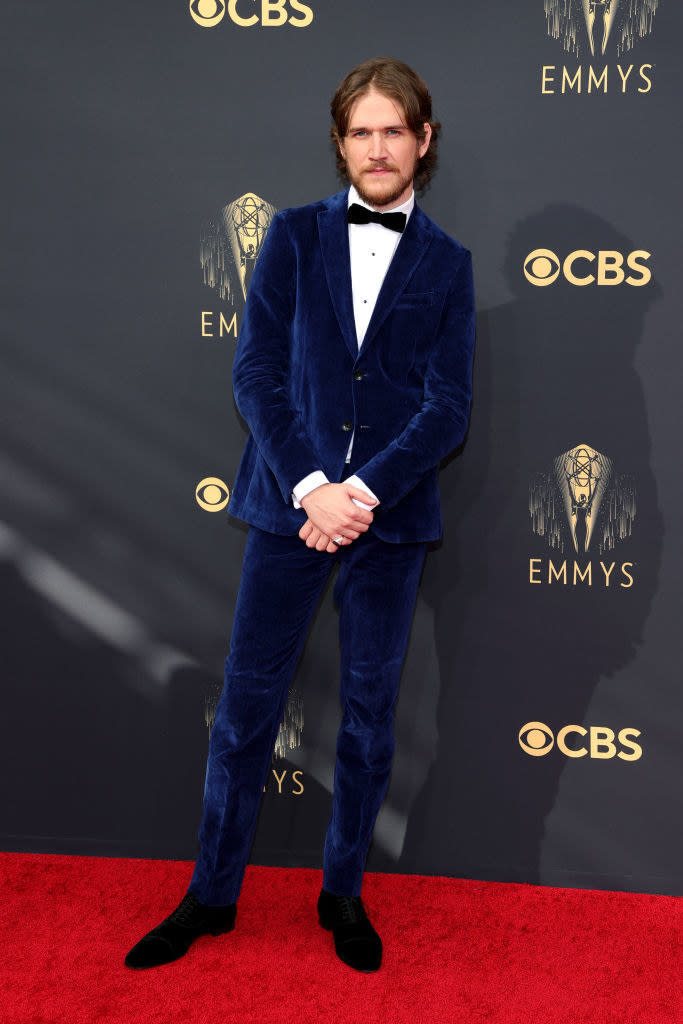 Bo Burnham on the red carpet in a dark blue velvet suit