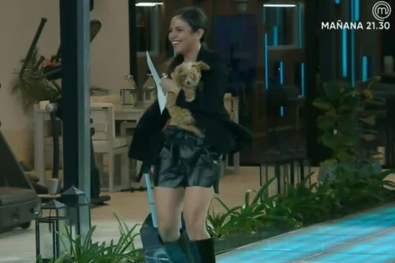 Romina fue la última eliminada de Gran Hermano y se saludó con Santiago del Moro y su familia pasada la medianoche