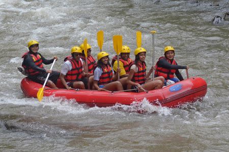 Former United States President Barack Obama (2nd L), his wife Michelle (3rd L) along with his daughters Sasha (C) and Malia (2nd R) go rafting while on holiday in Bongkasa Village, Badung Regency, Bali, Indonesia June 26, 2017 in this photo taken by Antara Foto. Antara Foto/Wira Suryantala/ via REUTERS