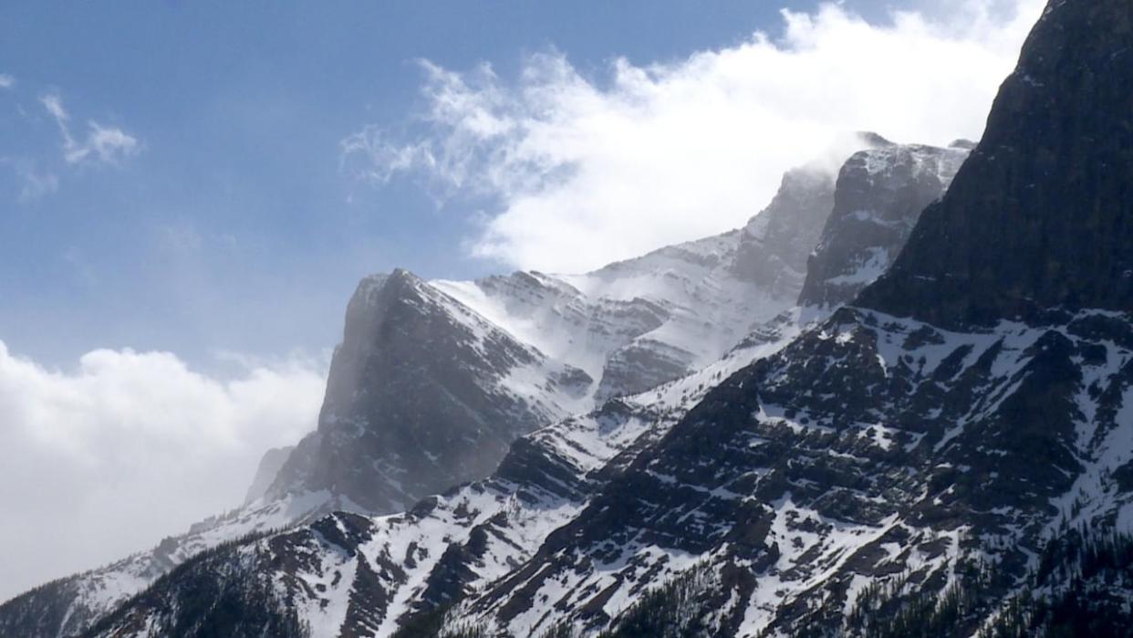 Some areas of the province are set to warm up in the coming days, so avalanche experts are urging outdoor enthusiasts to be careful while exploring the backcountry. (Dave Gilson/CBC - image credit)