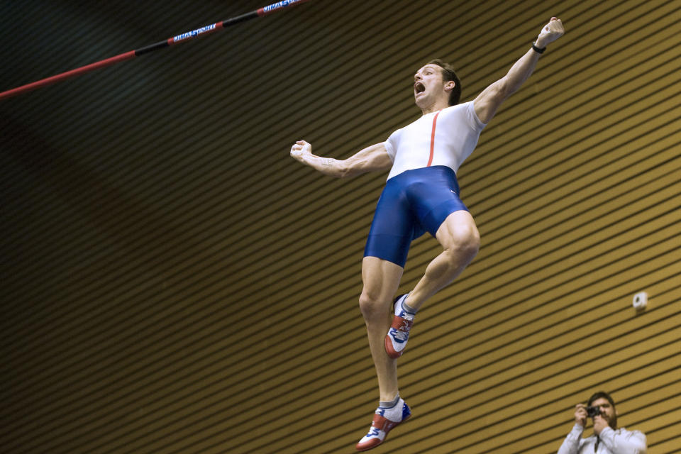 Surpasser la légende Bubka et effacer un record vieux de 20 ans : voilà ce que parvient à réaliser Renaud Lavillenie en 2014. Son saut à 6,16 mètres est toujours la référence mondiale. Un saut envoyé en Ukraine, sur les terres du Tsar, s'il vous plaît.