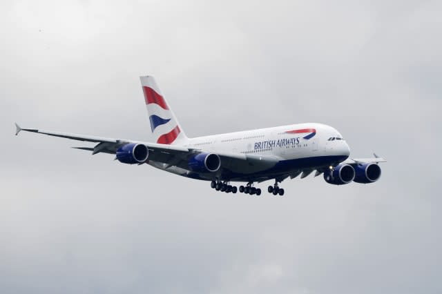 British Airways passengers complain of 'no food or loo roll'