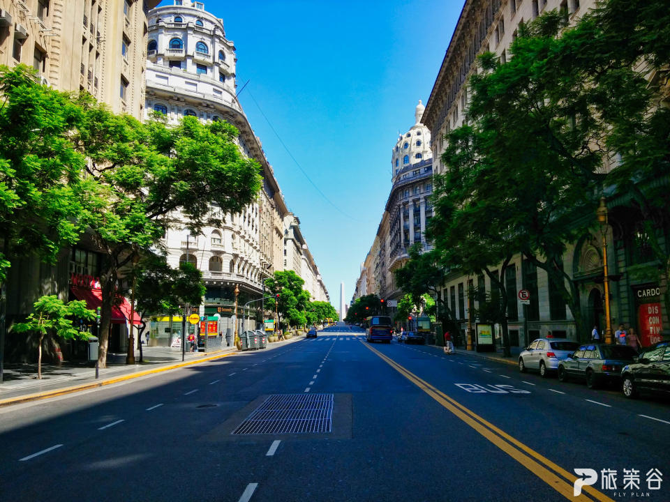 五月大道與七月九日大道垂直相連，是布宜諾斯艾利斯最重要的兩條街道