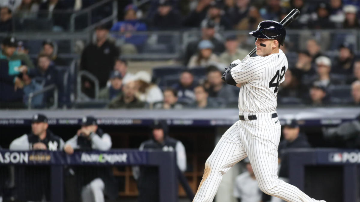 Anthony Rizzo crushes home run in first game with Yankees