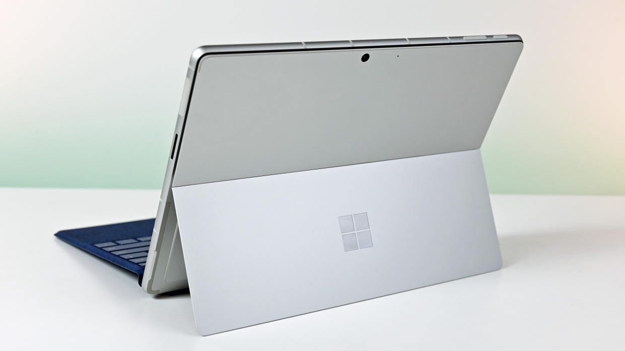  Microsoft Surface Pro 9 rear. 