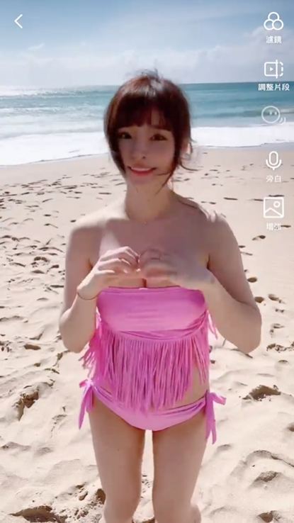 元元分享身穿泳衣在沙灘熱舞的短片。（圖／翻攝自元元Instagram）
