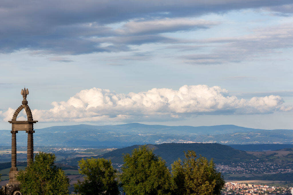 Le Conseil d’Etat a confirmé ce jeudi 28 mars que la bataille de Gergovie, en 52 avant J-C, avait bien eu lieu sur le plateau du même nom. (Illustration : plateau de Gergovie, à Tardivon, Puy-de-Dôme ).