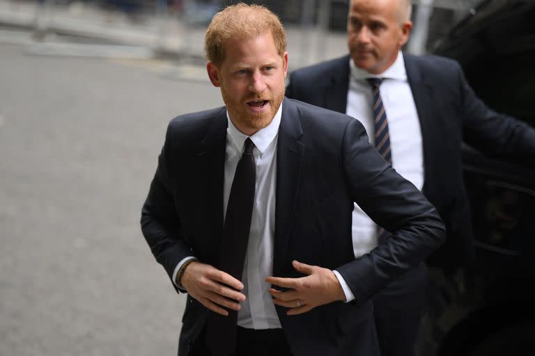 El príncipe Harry de Gran Bretaña, duque de Sussex, llega a los Tribunales Reales de Justicia, el Tribunal Superior de Gran Bretaña, en el centro de Londres el 6 de junio de 2023