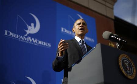 U.S. President Barack Obama speaks to workers on the economy at DreamWorks Animation in Glendale, California November 26, 2013. REUTERS/Jason Reed