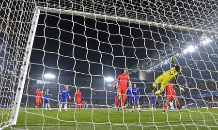 Football - Chelsea v Paris St Germain - UEFA Champions League Second Round Second Leg - Stamford Bridge, London, England - 11/3/15 Thiago Silva scores the second goal for PSG as Chelsea's Thibaut Courtois looks on Reuters / Toby Melville Livepic EDITORIAL USE ONLY.