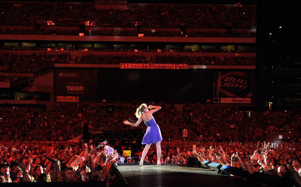 Taylor Swift played to a sold-out crowd of over 51,000 fans saturday night when she took her "Speak Now" World Tour to Lincoln Financial Field in her home state of Pennsylvania