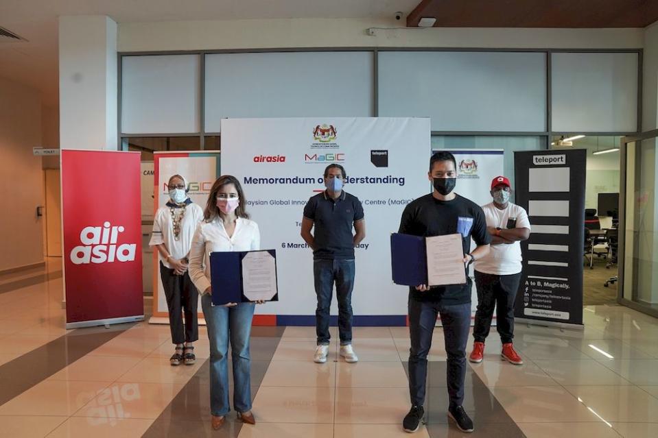 From left: Mosti secretary-general Datuk Siti Hamisah Tapsir, Dzuleira, Khairy, Teleport CEO Pete Chareonwongsak and Fernandes at the Memorandum of Understanding (MoU) ceremony. — Picture courtesy of MaGIC