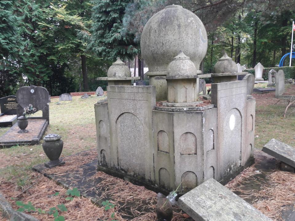 <span class="caption">Cimetière privé de Brookwood, carré musulman avec pluralité de styles de pierre tombale.</span> <span class="attribution"><span class="source">N. Afiouni</span>, <span class="license">Author provided</span></span>