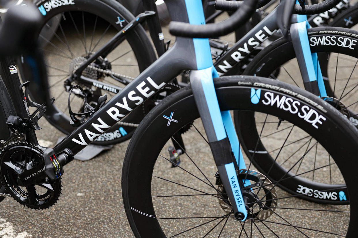 Des vélos Van Rysel lors de Paris-Nice, le 3 mars 2024.