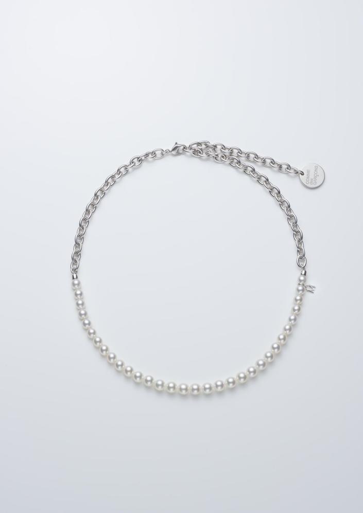 MIKIMOTO COMME des GARÇONS聯名系列珍珠串鍊。NT$86,000。（MIKIMOTO提供）