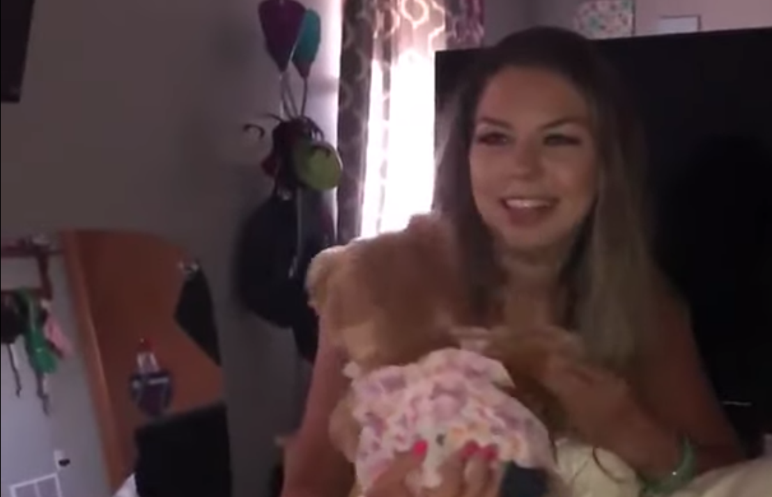 A young woman's boyfriend surprised her with a Build-A-Bear featuring a recording of her late mother's voice. (Photo: Twitter)