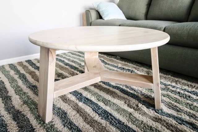 <p><a href="https://www.charlestoncrafted.com/diy-coffee-table/" data-component="link" data-source="inlineLink" data-type="externalLink" data-ordinal="1">Charleston Crafted</a></p>