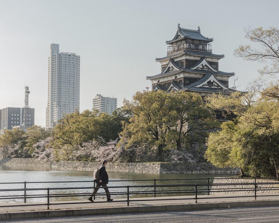 hiroshima castle is a recreation of a structure built in the 1590s