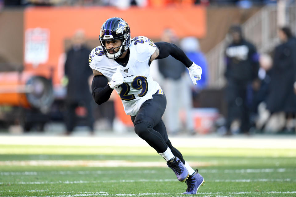 Earl Thomas runs a play during a Ravens game.