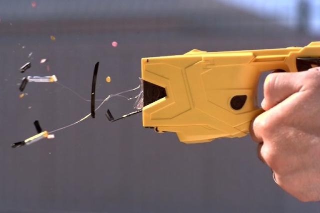 El 87% de las personas apoya la utilización de pistolas Taser en