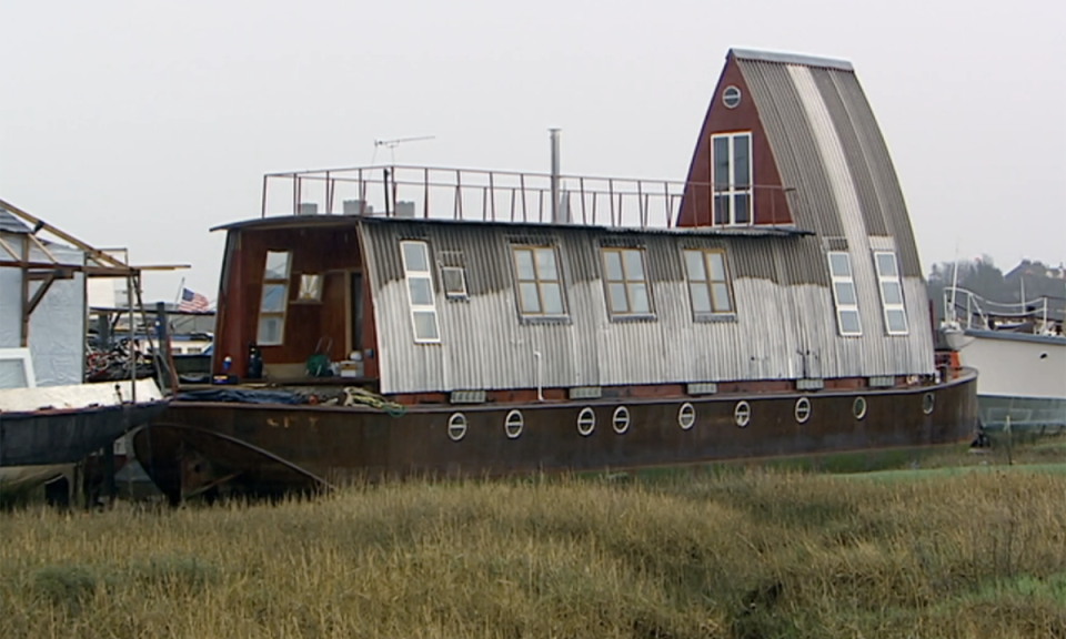 The houseboat on Grand Designs. (Channel 4 screengrab)